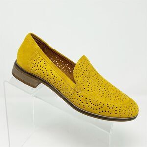 Clarks Women's Trish Calla Yellow Suede Slip On Loafers Size 8M Casual Flats